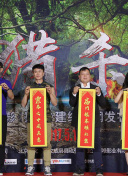 鬓边不是海棠红